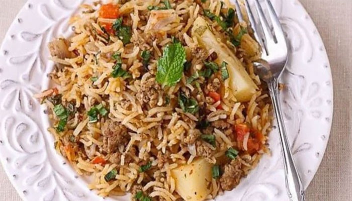 মেঘলা দিনে কিমা পোলাও