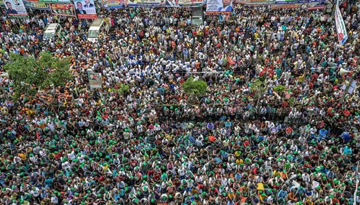 বাংলাদেশে কাঠগড়ায় মিলিয়ন মিলিয়ন মানুষ বাংলাদেশে কাঠগড়ায় মিলিয়ন মিলিয়ন মানুষ