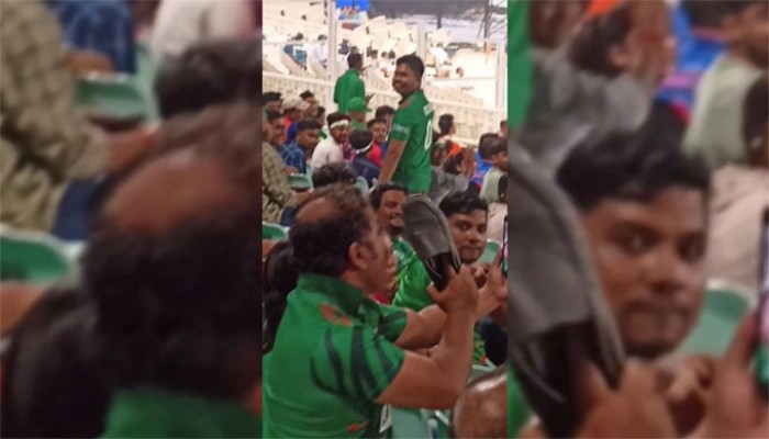 নিজের গালে জুতা মেরে স্টেডিয়াম ছাড়লেন দর্শক