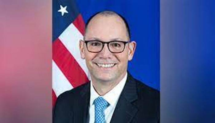 ঢাকায় ফি‌রলেন পিটার হাস