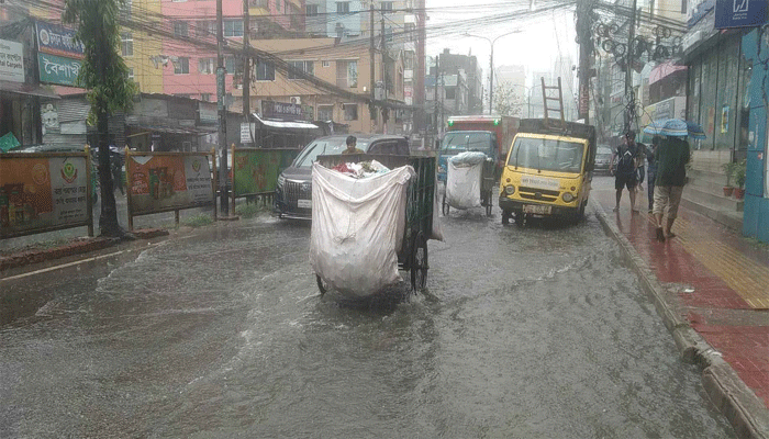 পানির নিচে রাজধানী ঢাকা