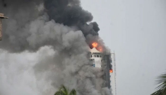 যশোরে পাঁচ তারকা হোটেলে আগুন, ১৮ লাশ উদ্ধার