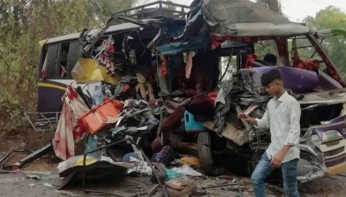 চট্টগ্রামে ঈদের দিন সকালে বাস-মিনিবাস সংঘর্ষে নিহত ৫