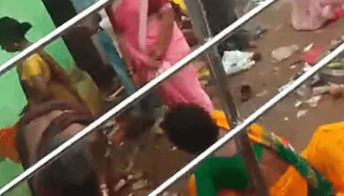 অন্ধ্রপ্রদেশে মন্দিরে পদদলিত হয়ে ৯ জনের মৃত্যু  অন্ধ্রপ্রদেশে মন্দিরে পদদলিত হয়ে ৯ জনের মৃত্যু