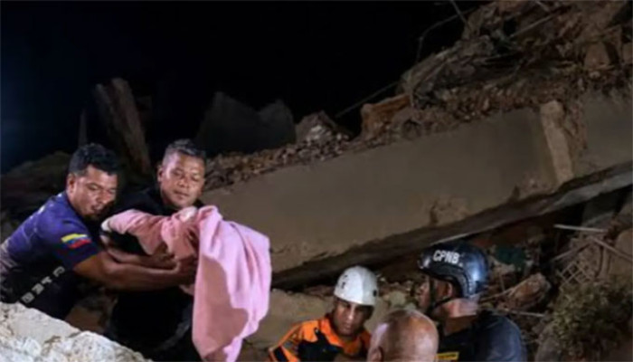 ভেনেজুয়েলায় ভূমিকম্পের ৩২ ঘণ্টা পর ধ্বংসস্তূপ থেকে নবজাতক জীবিত উদ্ধার
