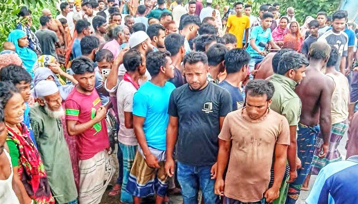​নীলফামারীরে ট্রাকচাপায় ৪ জনের মৃত্যু