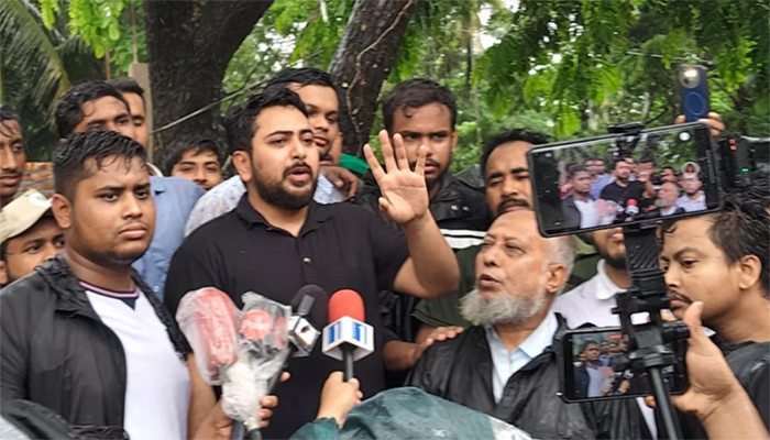 বেড়িবাঁধের বরাদ্দের এক টাকাও লুটপাট হতে দেব না