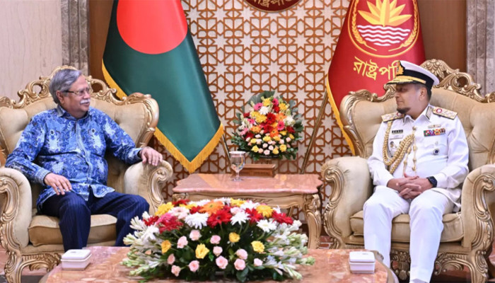 ​রাষ্ট্রপতির সঙ্গে বিদায়ী নৌবাহিনী প্রধানের সাক্ষাৎ