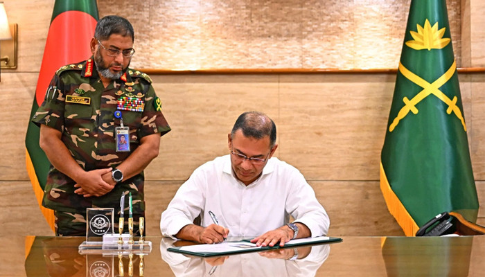 ​আধুনিক ও প্রযুক্তিনির্ভর সেনাবাহিনী গড়তে সরকার বদ্ধপরিকর : প্রধানমন্ত্রী