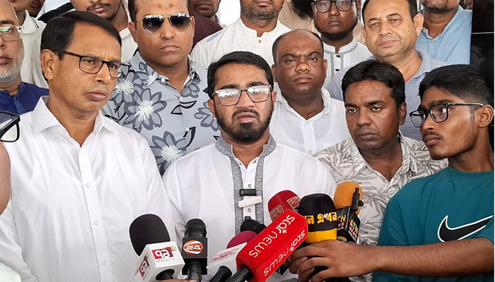 ​আওয়ামী লীগের রাজনীতি দিল্লিতে দাফন হয়ে গেছে : রাশেদ খান