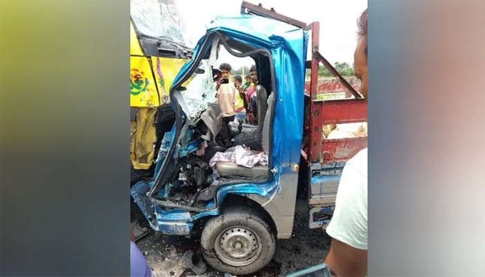 ​বগুড়ায় দুই ট্রাকের সংঘর্ষে নিহত ৪