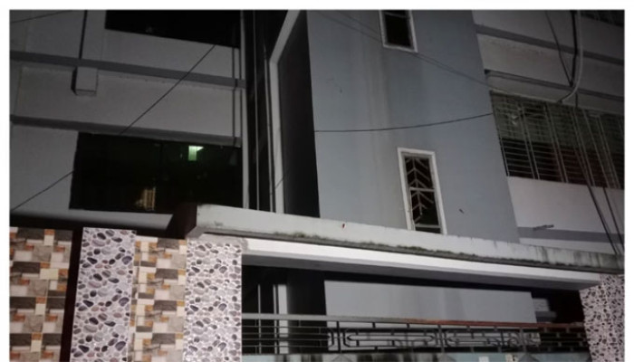 সাকিব আল হাসানের মাগুরার বাড়িতে পেট্রোল বোমা হামলা, ভাঙচুর
