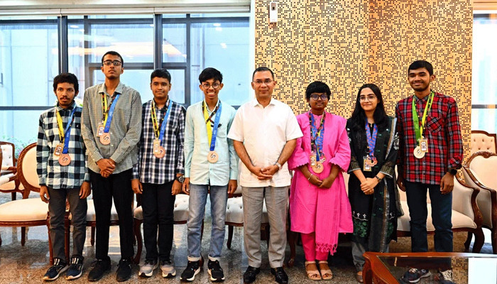 প্রধানমন্ত্রীর সঙ্গে গণিত অলিম্পিয়াড বিজয়ীদের সৌজন্য সাক্ষাৎ