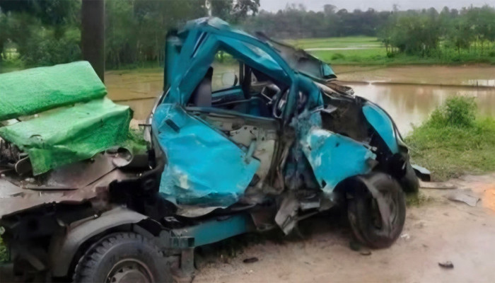 ​কক্সবাজারে বাস-লেগুনা সংঘর্ষে নিহত ৪