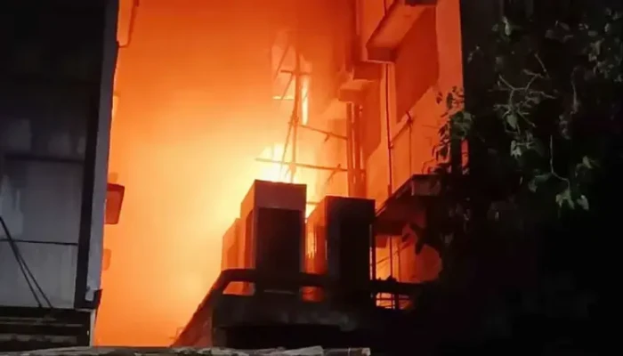 কলকাতার নিউ মার্কেট এলাকায় হোটেলে অগ্নিকাণ্ডে ৯ বাংলাদেশির মৃত্যু