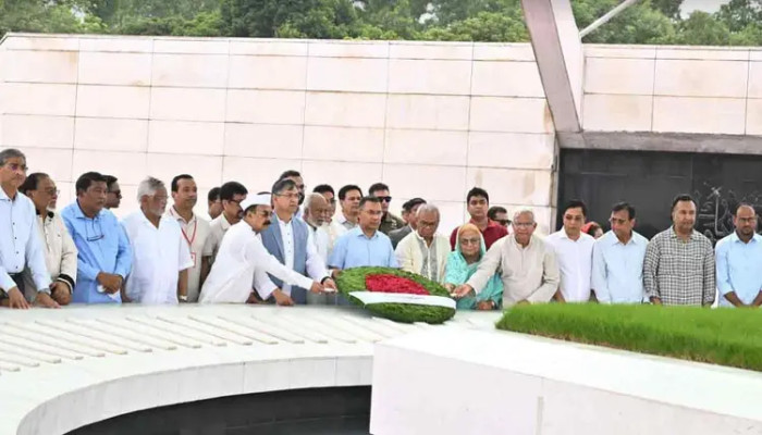 জিয়াউর রহমান ও খালেদা জিয়ার সমাধিস্থলে প্রধানমন্ত্রীর শ্রদ্ধা
