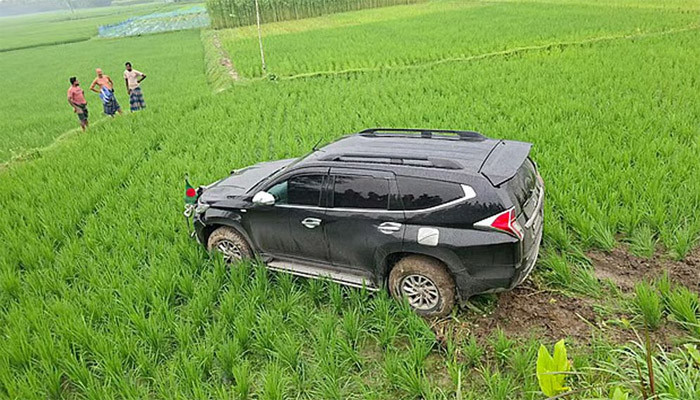 ​বগুড়ায় প্রতিমন্ত্রীর গাড়ির ধাক্কায় আহত নারীর মৃত্যু