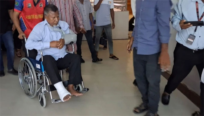 সড়ক দুর্ঘটনায় আহত প্রতিমন্ত্রী আবদুল বারী উন্নত চিকিৎসা নিতে এখন ঢাকায়