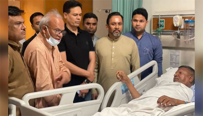 আহত প্রতিমন্ত্রী আবুল বারীকে দেখতে হাসপাতালে রিজভী