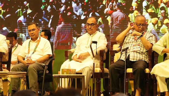 দলের ভেতরে ও বাইরে থেকে ষড়যন্ত্র হচ্ছে, সতর্কবার্তা মির্জা আব্বাসের