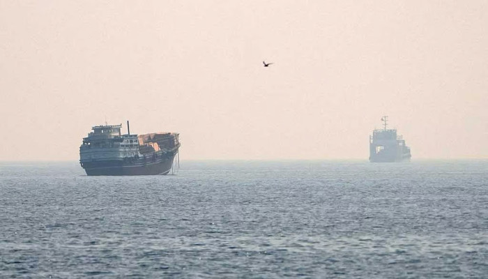 ​হরমুজে ‘অত্যাধুনিক’ মার্কিন সাবমেরিন আটকের দাবি ইরানের