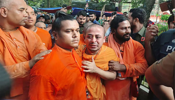 প্যারোলে মুক্তির পর মায়ের শেষকৃত্যে চিন্ময় কৃষ্ণ দাস