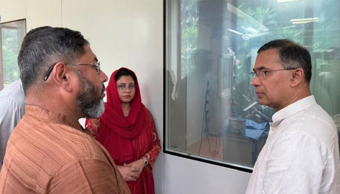 ​আহত সেনা কর্মকর্তাকে দেখতে সিএমএইচে প্রধানমন্ত্রী