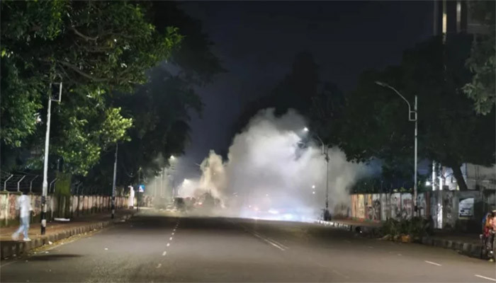 ​ঢাকা বিশ্ববিদ্যালয় এলাকায় ৩ ককটেল বিস্ফোরণ