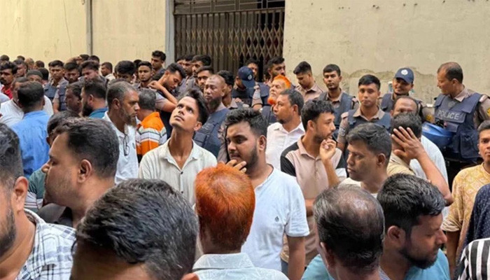​জাসদ কার্যালয়ে গোপন বৈঠক থেকে আ.লীগের শতাধিক নেতাকর্মী আটক