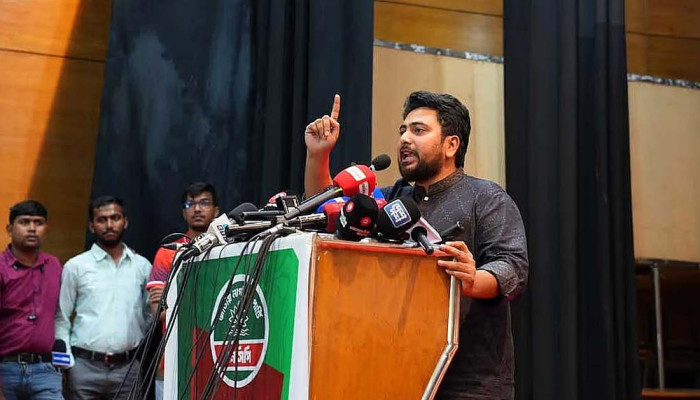 দেশে সরকারের ‘অস্তিত্ব’ নিয়ে প্রশ্ন নাহিদের
