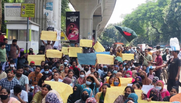 নিয়োগপত্রের দাবিতে প্রাথমিকের নিয়োগবঞ্চিতদের শাহবাগে অবস্থান