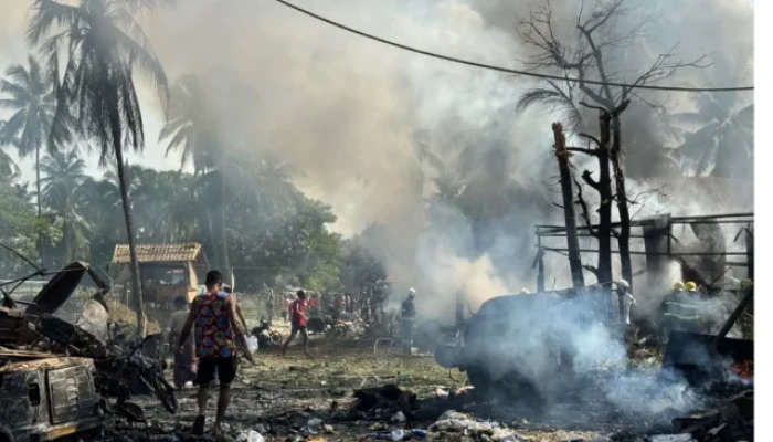 রাখাইনে মিয়ানমার সামরিক বাহিনীর বিমান হামলায় নিহত ৫০