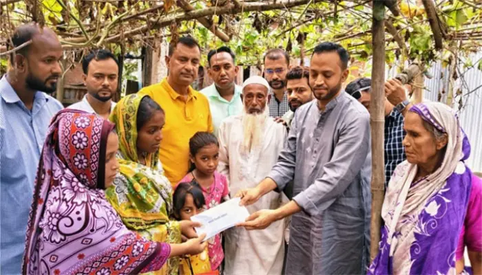 এতিম ৫ কন্যার পাশে দাঁড়ালেন প্রধানমন্ত্রী