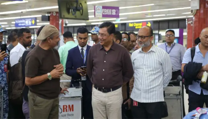 হযরত শাহজালাল বিমানবন্দরে আকস্মিক পরিদর্শনে বিমানমন্ত্রী
