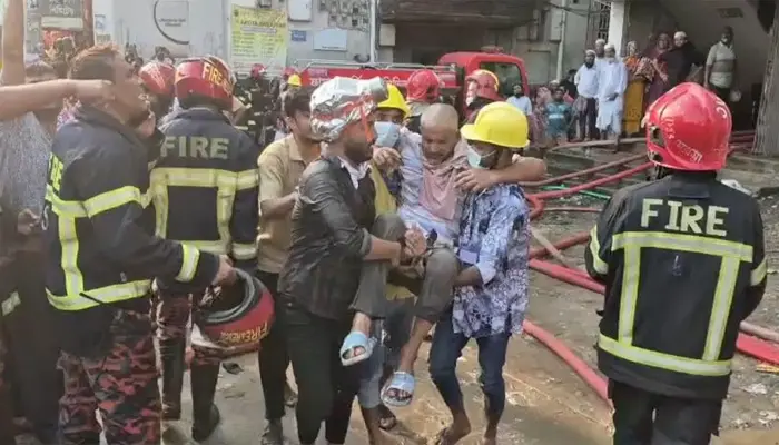 গাজীপুরে কারখানায় আগুন : অসুস্থ ৭০ জনকে উদ্ধার