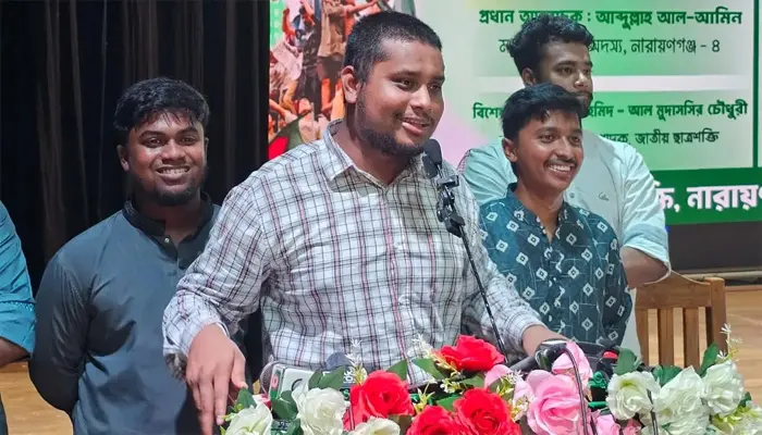 সরকার বিধবা কার্ড দিলে এমপির বউ সবার আগে নেবে : হাসনাত আবদুল্লাহ