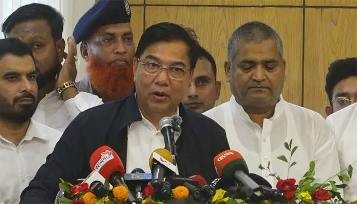 ডিসেম্বরে শেখ হাসিনার দেশে আসা বা উঁকি দেওয়া হাস্যকর : বিমানমন্ত্রী