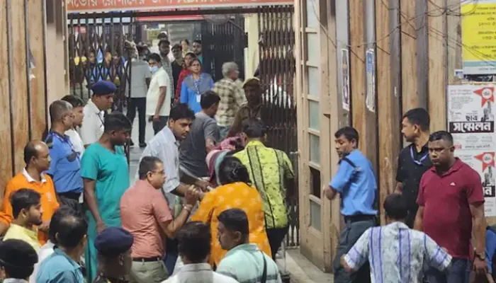 কলকাতায় পূজামণ্ডপে পদদলিত হয়ে নিহত ১৭, আহত বহু দর্শনার্থী