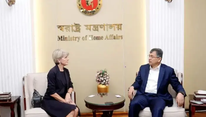 লাখ লাখ রোহিঙ্গা আশ্রয় দিয়ে মারাত্মক সংকটে বাংলাদেশ : স্বরাষ্ট্রমন্ত্রী