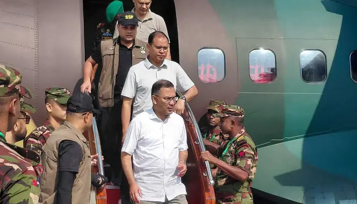 সৈয়দপুর বিমানবন্দরে পৌঁছেছেন প্রধানমন্ত্রী তারেক রহমান