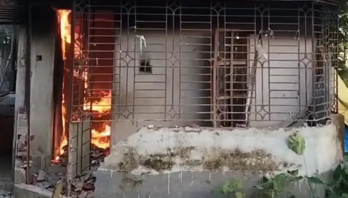 ছাত্রীকে ধর্ষণচেষ্টা, মাদ্রাসা ভাঙচুর করে আগুন দিল জনতা