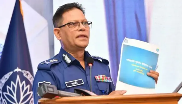 সুতোয় ঝুলছে আইজিপি ফকিরের ভাগ্য