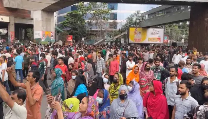 আশুলিয়ায় শ্রমিক-পুলিশ সংঘর্ষ : ২৫ কারখানায় ছুটি ঘোষণা